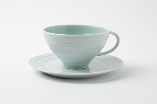 Tasse mit Untertasse, Linien, seladongrün