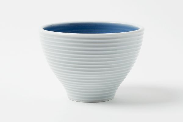 Cafelattetasse Rillen, wolkenblau